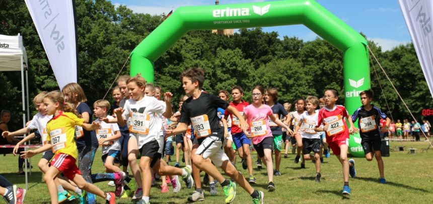 Münchner Schüler mit Begeisterung bei XCROSS-Hindernislauf Münchner Schüler mit Begeisterung bei XCROSS-Hindernislauf