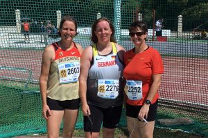 Betina Gabler (Mitte) von der LG Stadtwerke München