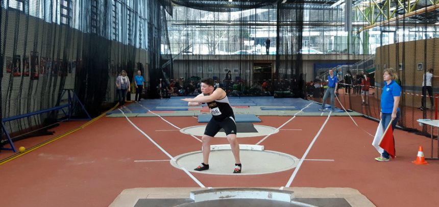 Kugelstoßer und Sprinter mit Topleistungen bei Südbayerischer Meisterschaft der U20 und U16 Kugelstoßer und Sprinter mit Topleistungen bei Südbayerischer Meisterschaft der U20 und U16