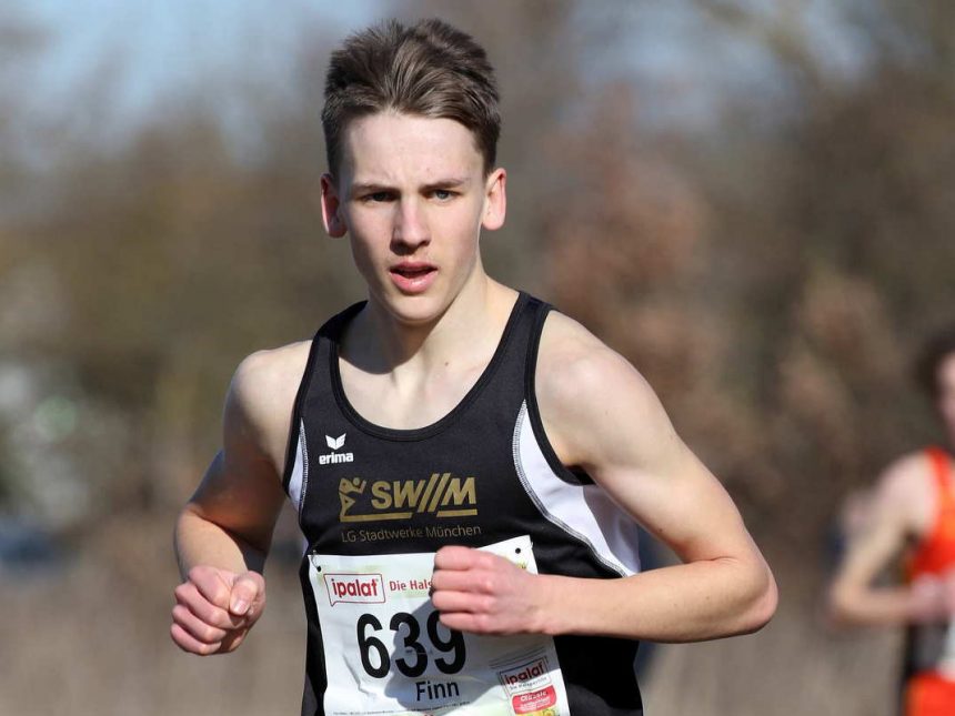 Hösch gewinnt in Kemmern bayerischen U18-Crosslauf-Titel