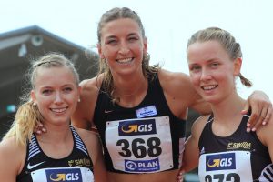 Katharina Trost, Christina Hering und Mareen Kalis (v.l.nr.) - 3*800m-Staffel der LG Stadtwerke München