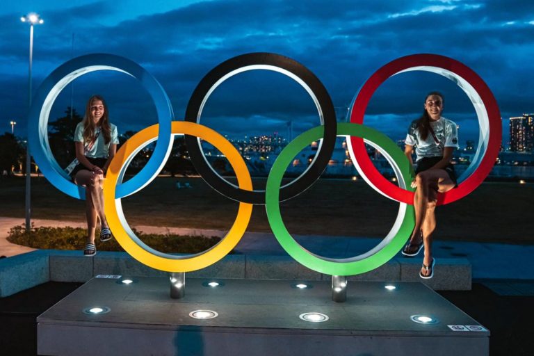 Christina Hering und Katharina Trost vor 800-Meter-Vorläufen der Olympischen Spiele in Tokio